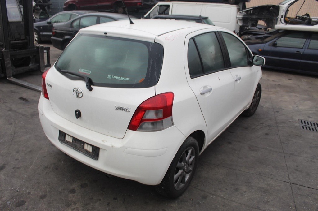 TOYOTA YARIS 1.4 B 74KW 5M 5P (2010) RICAMBIO USATO 