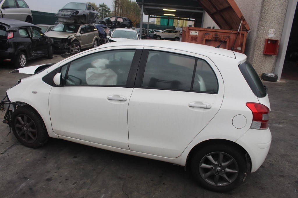 TOYOTA YARIS 1.4 B 74KW 5M 5P (2010) RICAMBIO USATO 