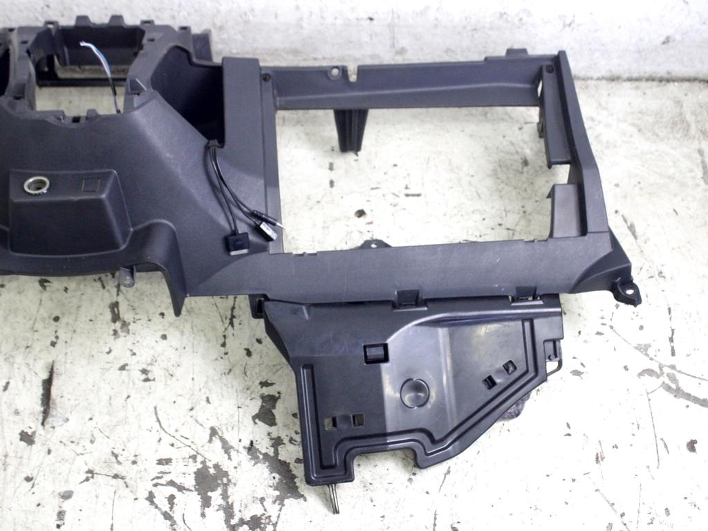 553030D060B0 CRUSCOTTO PARTE INFERIORE TOYOTA YARIS 1.4 B 74KW 5M 5P (2010) RICAMBIO USATO