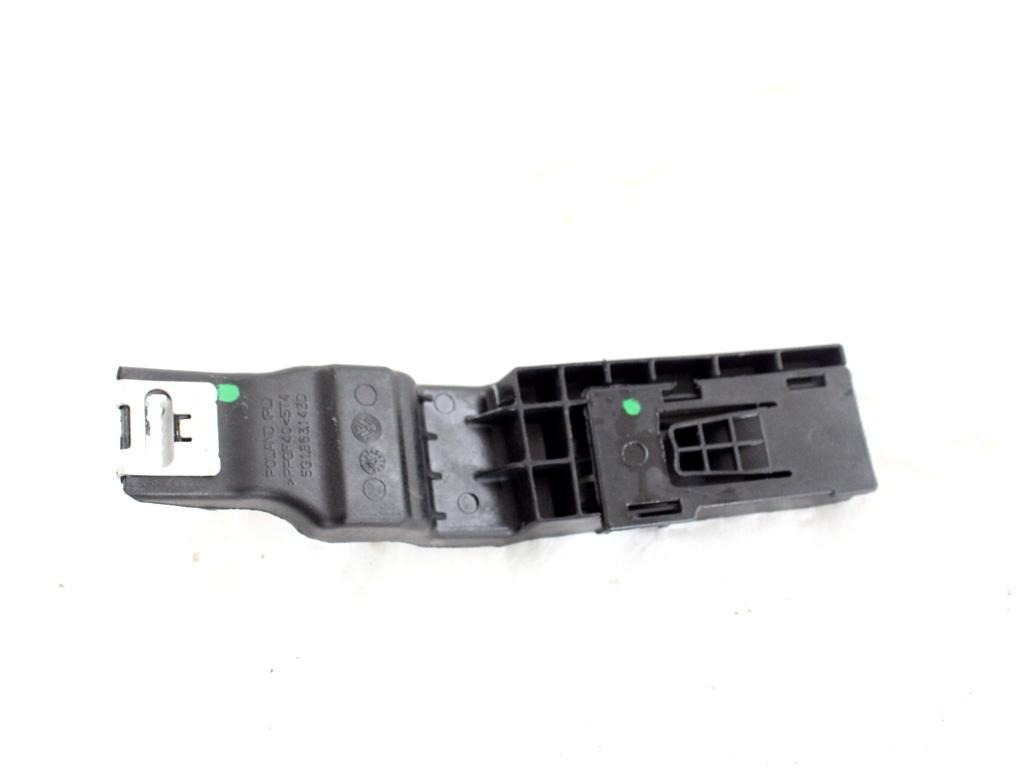 5G1863143D STAFFA INTERNA SUPPORTO TUNNEL CENTRALE VOLKSWAGEN GOLF 8 GTD 2.0 D 147KW 5P (2023) RICAMBIO USATO