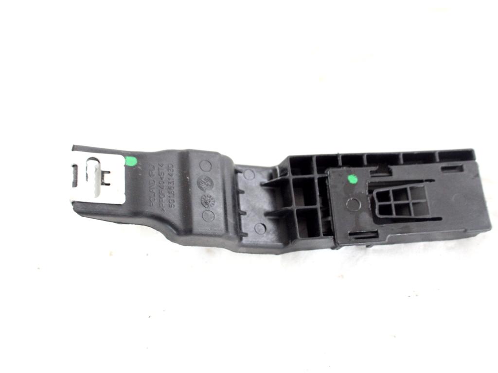 5G1863143D STAFFA INTERNA SUPPORTO TUNNEL CENTRALE VOLKSWAGEN GOLF 8 GTD 2.0 D 147KW 5P (2023) RICAMBIO USATO