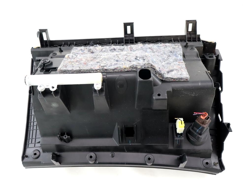 68102JU46A CASSETTO PORTAOGGETTI CRUSCOTTO LATO DESTRO INFINITI G37 S 3.7 B 235KW AUT 3P (2010) RICAMBIO USATO