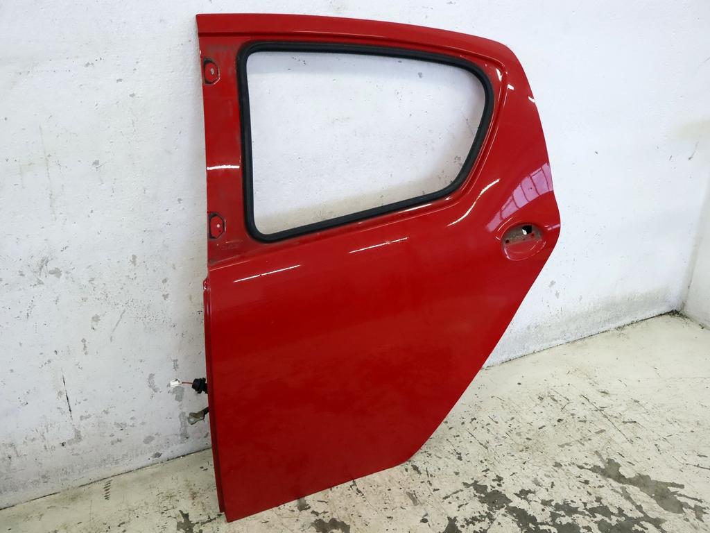 670040H010 PORTA POSTERIORE SINISTRA TOYOTA AYGO 1.0 B 50KW 5M 5P (2010) RICAMBIO USATO 