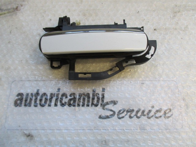 ZUNANJA KLJUKA SPREDNJA DESNA VRATA OEM N. 4F0837208B ORIGINAL REZERVNI DEL AUDI A6 C6 R 4F2 4FH 4F5 BER/SW/ALLROAD (10/2008 - 2011) DIESEL LETNIK 2010