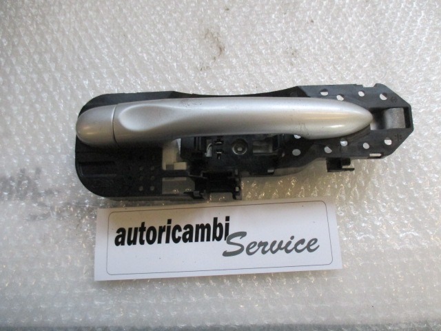 ZUNANJA KLJUKA ZADNJA DESNA VRATA OEM N. 806060042R ORIGINAL REZERVNI DEL RENAULT MEGANE MK3 BZ0/1 B3 DZ0/1 KZ0/1 BER/SPORTOUR/ESTATE (2009 - 2015) DIESEL LETNIK 2010