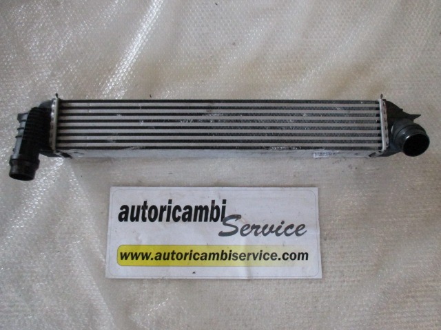 HLADILNIK INTERCOOLER OEM N. 89467000 ORIGINAL REZERVNI DEL RENAULT LAGUNA BT0/1 KT0/1 MK3 BER/SW (10/2007 - 08/2010) DIESEL LETNIK 2011