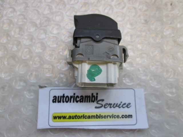 ZADNJE STIKALO OEM N.  ORIGINAL REZERVNI DEL RENAULT ESPACE / GRAND ESPACE JK0/1 MK4 (05/2003 - 08/2006) DIESEL LETNIK 2004