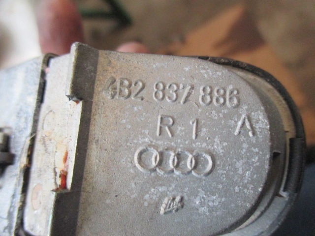 ZUNANJA KLJUKA ZADNJA DESNA VRATA OEM N. 4B2837886 ORIGINAL REZERVNI DEL AUDI A6 C5 R 4B5 4B2 BER/SW/ALLROAD (2001 - 2004)DIESEL LETNIK 2004