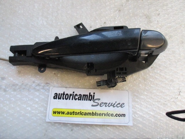 ZUNANJA KLJUKA ZADNJA LEVA VRATA OEM N. 51227199839 ORIGINAL REZERVNI DEL BMW SERIE 3 BER/SW/COUPE/CABRIO E90/E91/E92/E93 (2005 -2009) DIESEL LETNIK 2007