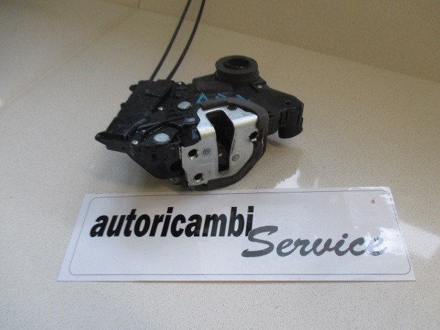 CENTRALNI ZAKLEP SPREDNJIH VRAT  OEM N. 6931052330 ORIGINAL REZERVNI DEL TOYOTA YARIS P9 MK2 (01/2006 - 2009) BENZINA LETNIK 2006