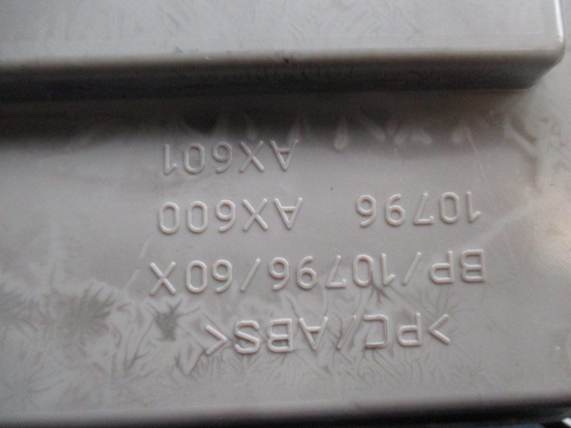 PREDAL ZA DOKUMENTE OEM N. 10796AX600 ORIGINAL REZERVNI DEL NISSAN MICRA K12 K12E MK3 (2002 - 2010) BENZINA LETNIK 2004