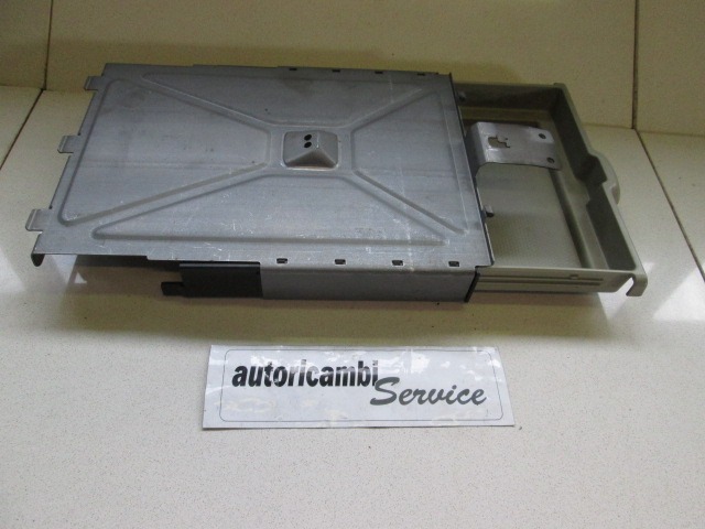 PREDAL ZA DOKUMENTE OEM N. 10796AX600 ORIGINAL REZERVNI DEL NISSAN MICRA K12 K12E MK3 (2002 - 2010) DIESEL LETNIK 2003