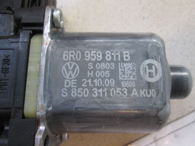 MOTORCEK ELEKTRICNEGA POMIKA ZADNJEGA STEKLA  OEM N. 6R0959811B ORIGINAL REZERVNI DEL VOLKSWAGEN POLO 6R1 6C1 (06/2009 - 02/2014) BENZINA LETNIK 2010