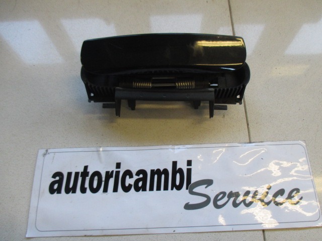 ZUNANJA KLJUKA SPREDNJA DESNA VRATA OEM N. 8E0839207 ORIGINAL REZERVNI DEL AUDI A4 B6 8E2 8E5 BER/SW (2001 - 2005) DIESEL LETNIK 2003