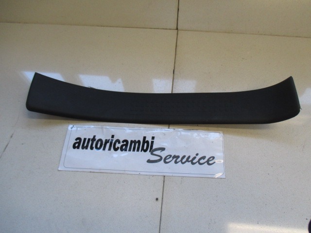 NOTRANJA OBLOGA PRAGA  OEM N. 8E9853701BGRU ORIGINAL REZERVNI DEL AUDI A4 B6 8E2 8E5 BER/SW (2001 - 2005) DIESEL LETNIK 2003