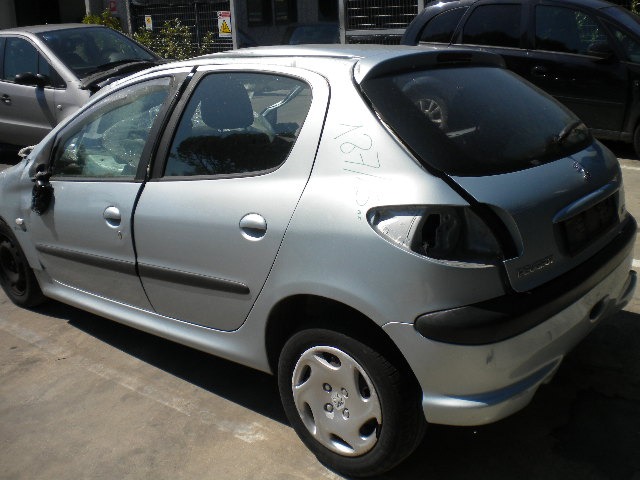 PEUGEOT 206 1.4 B 55KW 5M 5P (2003) RICAMBI USATI AUTO IN PIAZZALE 