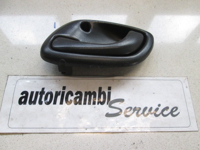 NOTRANJA KLJUKA  OEM N. 8310261G01T01 ORIGINAL REZERVNI DEL SUZUKI BALENO EG (1995 - 2001) BENZINA LETNIK 1996