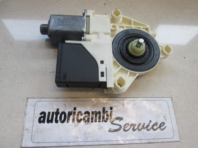 MOTORCEK ELEKTRICNEGA POMIKA ZADNJEGA STEKLA  OEM N. 827310185R ORIGINAL REZERVNI DEL RENAULT MEGANE MK3 BZ0/1 B3 DZ0/1 KZ0/1 BER/SPORTOUR/ESTATE (2009 - 2015) DIESEL LETNIK 2011