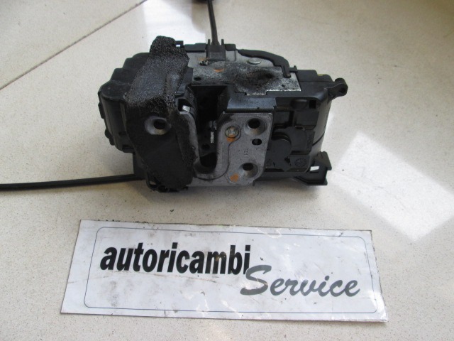 CENTRALNA KLJUCAVNICA ZADJIH LEVIH VRAT OEM N. 825038840R ORIGINAL REZERVNI DEL RENAULT MEGANE MK3 BZ0/1 B3 DZ0/1 KZ0/1 BER/SPORTOUR/ESTATE (2009 - 2015) DIESEL LETNIK 2011