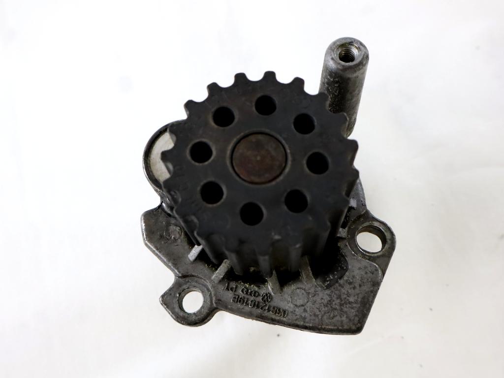 VODNA CRPALKA  OEM N. 038121019E ORIGINAL REZERVNI DEL AUDI Q5 8R B8 (10/2008 - 06/2012) DIESEL LETNIK 2010