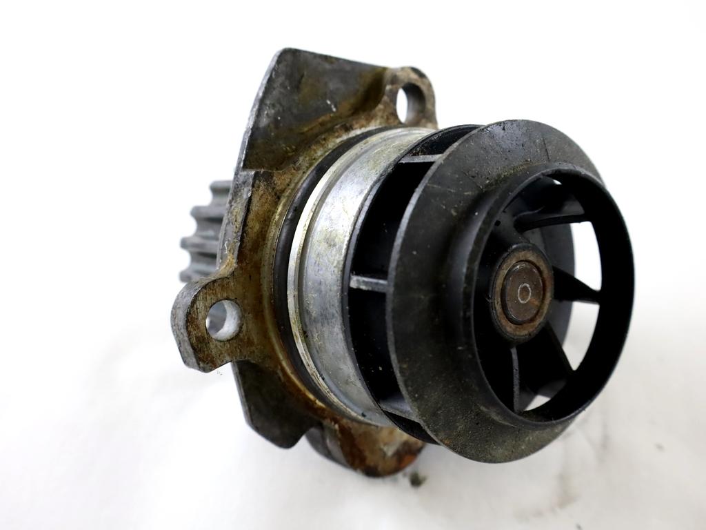 VODNA CRPALKA  OEM N. 038121019E ORIGINAL REZERVNI DEL AUDI Q5 8R B8 (10/2008 - 06/2012) DIESEL LETNIK 2010