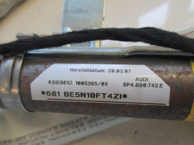 ZRACNA BLAZINA GLAVA DESNA OEM N. 8P4880742E ORIGINAL REZERVNI DEL AUDI A3 MK2 8P 8PA 8P1 (2003 - 2008)DIESEL LETNIK 2007