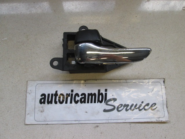 NOTRANJA KLJUKA  OEM N. 6920620180C0 ORIGINAL REZERVNI DEL TOYOTA AVENSIS VERSO M2 (2001 - 2004) DIESEL LETNIK 2004