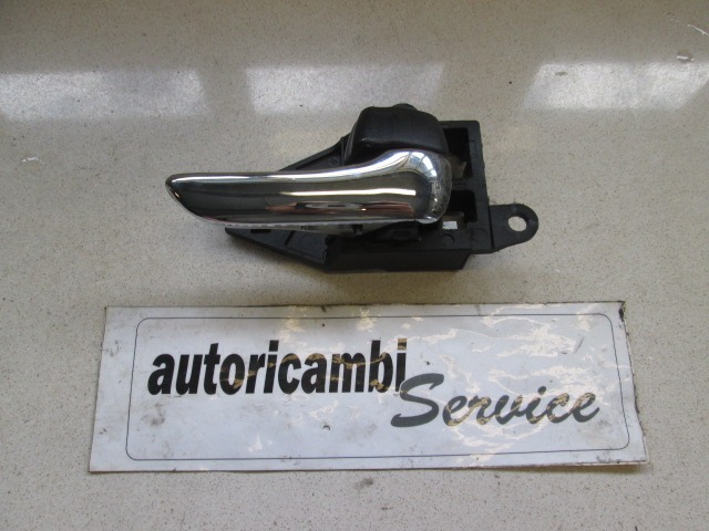 NOTRANJA KLJUKA  OEM N. 6920520180C0 ORIGINAL REZERVNI DEL TOYOTA AVENSIS VERSO M2 (2001 - 2004) DIESEL LETNIK 2004