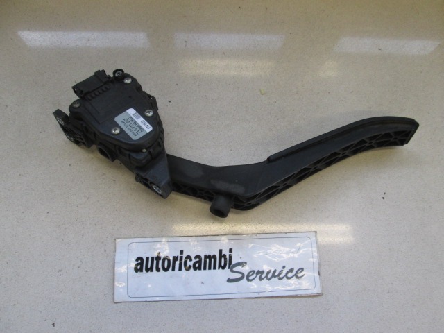 PEDALI OEM N. 7L0721507D ORIGINAL REZERVNI DEL VOLKSWAGEN TOUAREG 7LA 7L6 7L7 MK1 (2002 - 2007)DIESEL LETNIK 2004