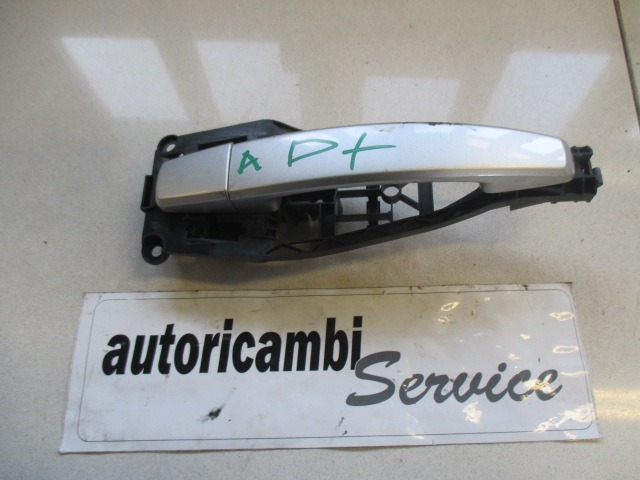 ZUNANJA KLJUKA SPREDNJA DESNA VRATA OEM N. 13142770 ORIGINAL REZERVNI DEL OPEL ASTRA H A04 L48 L08 L35 L67 R 5P/3P/SW (2007 - 2010) DIESEL LETNIK 2007