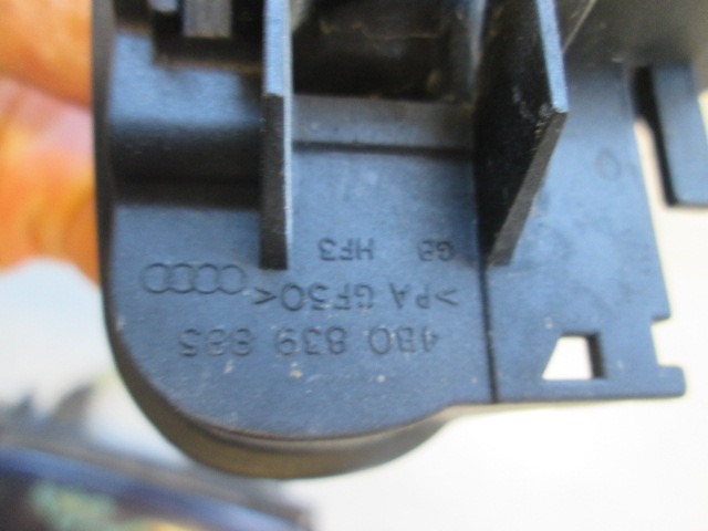 ZUNANJA KLJUKA ZADNJA LEVA VRATA OEM N. 4B0839207GRU ORIGINAL REZERVNI DEL AUDI A6 C5 R 4B5 4B2 BER/SW/ALLROAD (2001 - 2004)DIESEL LETNIK 2003