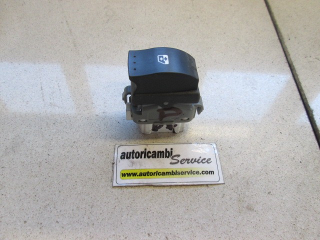 ZADNJE STIKALO OEM N.  ORIGINAL REZERVNI DEL RENAULT SCENIC/GRAND SCENIC JM0/1 MK2 (2003 - 2009) DIESEL LETNIK 2004