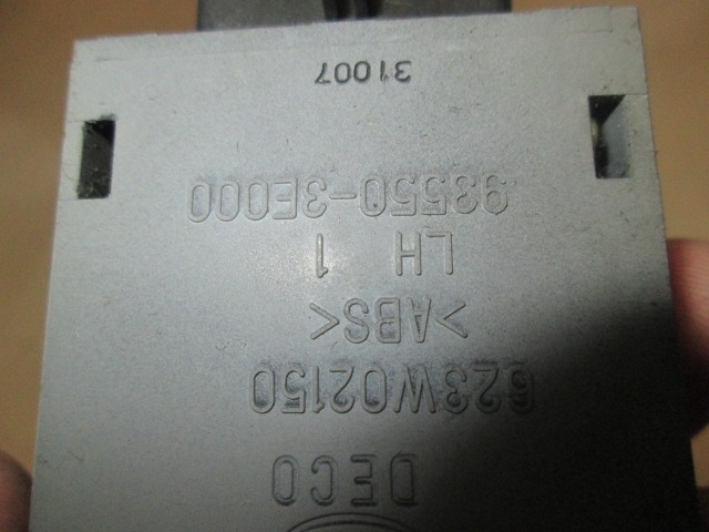 RAZLICNA STIKALA  OEM N. 935503 ORIGINAL REZERVNI DEL KIA SORENTO JC MK1 (2002 - 2009) DIESEL LETNIK 2004