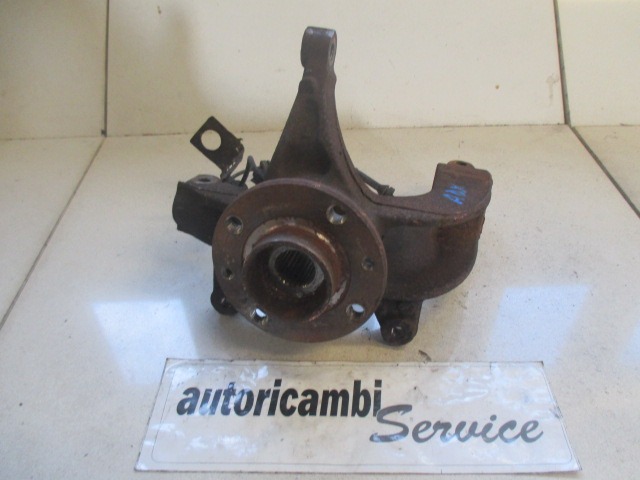 VRTLJIVI LEZAJ DESNO / PESTO KOLESA Z LEZAJEM SPREDAJ OEM N. 8200308650 ORIGINAL REZERVNI DEL RENAULT SCENIC/GRAND SCENIC JM0/1 MK2 (2003 - 2009) DIESEL LETNIK 2003