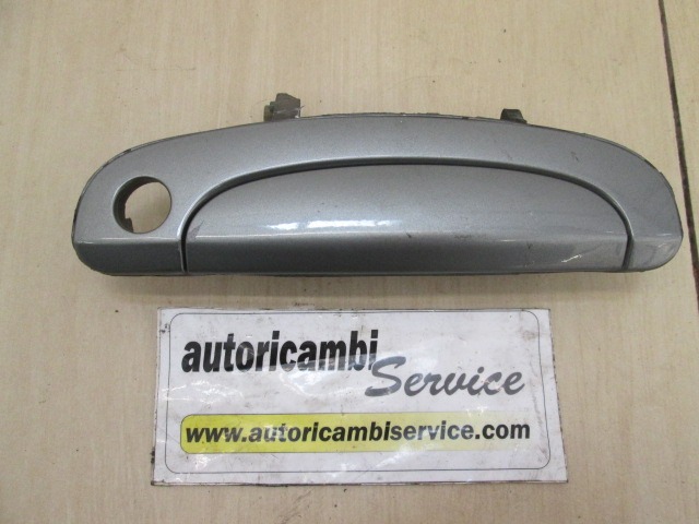 ZUNANJA KLJUKA SPREDNJA DESNA VRATA OEM N. 826601C000CA ORIGINAL REZERVNI DEL HYUNDAI GETZ TB (2002 - 02/2006) DIESEL LETNIK 2005