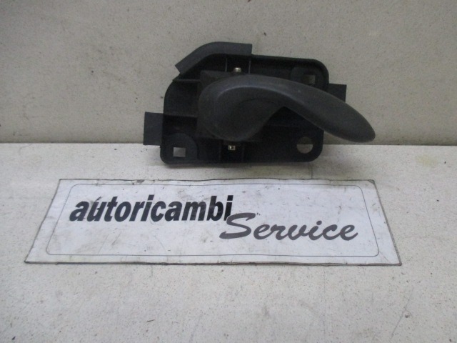 NOTRANJA KLJUKA  OEM N.  ORIGINAL REZERVNI DEL FIAT PUNTO 188 188AX MK2 (1999 - 2003) BENZINA LETNIK 2000