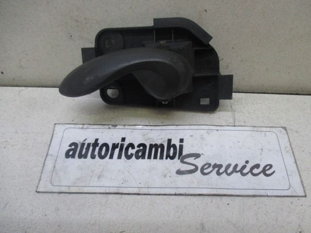 NOTRANJA KLJUKA  OEM N. 8470360B005PK ORIGINAL REZERVNI DEL FIAT PUNTO 188 188AX MK2 (1999 - 2003) BENZINA LETNIK 2000