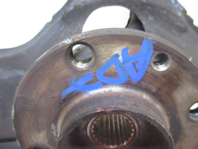 VRTLJIVI LEZAJ DESNO / PESTO KOLESA Z LEZAJEM SPREDAJ OEM N. 7608131 ORIGINAL REZERVNI DEL FIAT PUNTO 176 MK1/MK1 CABRIO (1993 - 08/1999) BENZINA LETNIK 1997