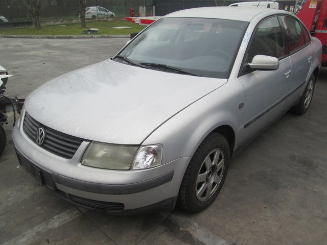 VOLKSWAGEN PASSAT 1.9 D 81KW 5M 4P (1998) RICAMBI IN MAGAZZINO 