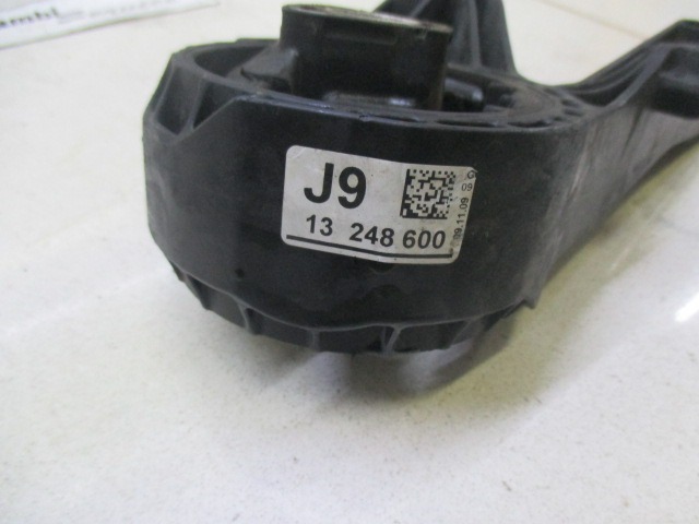 NOSILCI MOTORJA/DRUGO OEM N. 13248600 ORIGINAL REZERVNI DEL OPEL ASTRA J P10 5P/3P/SW (2010 - 2015) BENZINA LETNIK 2010