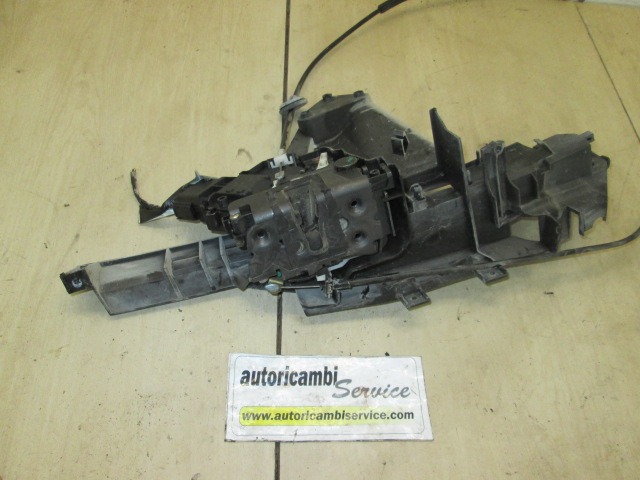 CENTRALNI ZAKLEP SPREDNJIH VRAT  OEM N. 3M5AR21812AH ORIGINAL REZERVNI DEL FORD FOCUS CMAX DM2 MK1 (10/2003 - 03/2007) DIESEL LETNIK 2005