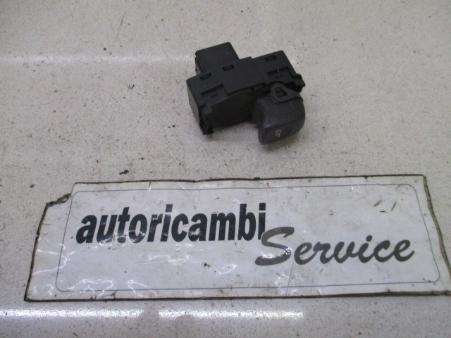 ZADNJE STIKALO OEM N. 9472275 ORIGINAL REZERVNI DEL VOLVO V70 MK2 285 (2000 - 2007) DIESEL LETNIK 2002