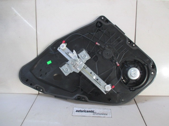 MEHANIZEM ZA ZADNJA VRATA  OEM N. 8A61A27001BK ORIGINAL REZERVNI DEL FORD FIESTA CB1 CNN MK6 (09/2008 - 11/2012) BENZINA/GPL LETNIK 2010