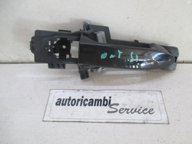 ZUNANJA KLJUKA SPREDNJA LEVA VRATA OEM N. 8A61A224A37 ORIGINAL REZERVNI DEL FORD FIESTA CB1 CNN MK6 (09/2008 - 11/2012) BENZINA/GPL LETNIK 2010