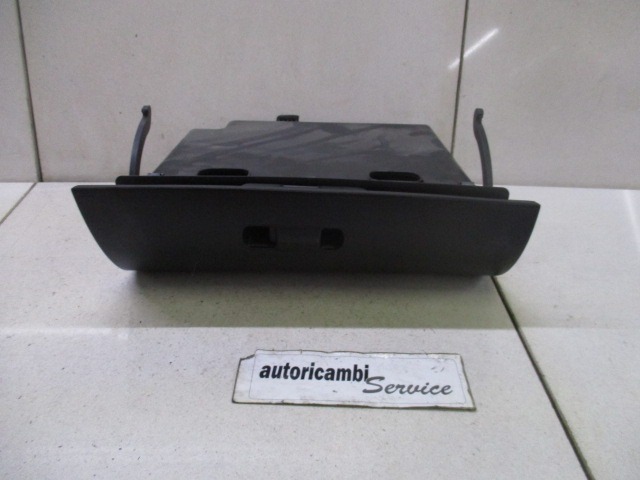 PREDAL ZA DOKUMENTE OEM N. 77510SAAG01ZA ORIGINAL REZERVNI DEL HONDA JAZZ GD GE3 GE2 MK2 (2002 - 2008) GD1 GD5 GD GE3 GE2 GE GP GG GD6 GD8 BENZINA LETNIK 2006