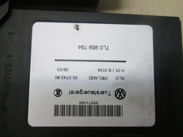 MOTORCEK ELEKTRICNEGA POMIKA ZADNJEGA STEKLA  OEM N. 7L0959704 ORIGINAL REZERVNI DEL PORSCHE CAYENNE 9PA MK1 (2003 -2008) BENZINA LETNIK 2003