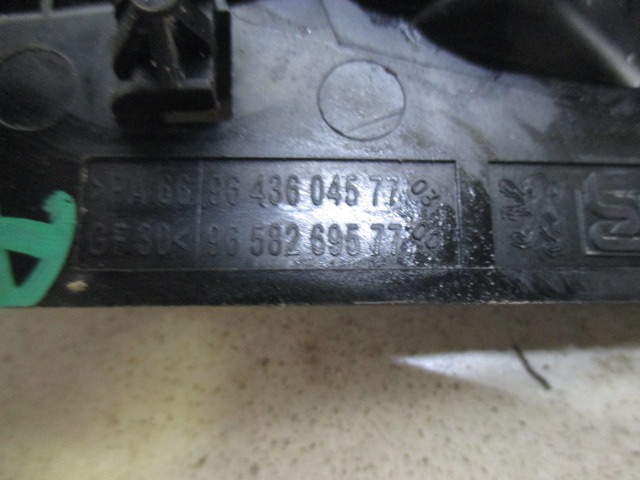 NOTRANJA KLJUKA  OEM N. 9643604577 ORIGINAL REZERVNI DEL PEUGEOT 307 3A/B/C/E/H BER/SW/CABRIO (2001 - 2009) DIESEL LETNIK 2006