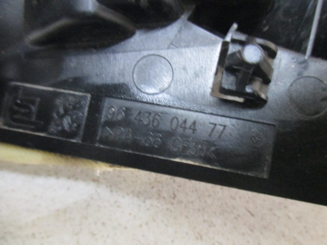 NOTRANJA KLJUKA  OEM N. 9643604477 ORIGINAL REZERVNI DEL PEUGEOT 307 3A/B/C/E/H BER/SW/CABRIO (2001 - 2009) DIESEL LETNIK 2006