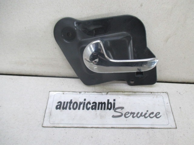 NOTRANJA KLJUKA  OEM N. 13121860 ORIGINAL REZERVNI DEL OPEL MERIVA A X03 (2003 - 2006) BENZINA LETNIK 2006