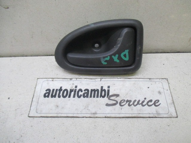 NOTRANJA KLJUKA  OEM N. 7700415975 ORIGINAL REZERVNI DEL RENAULT SCENIC JA0/1 FA0 MK1 R (1999 - 2003) BENZINA LETNIK 2001